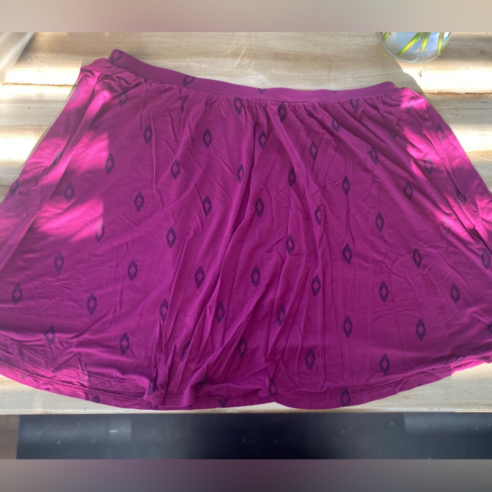 Old Navy Magenta Circle Skirt with Navy Diamond Print